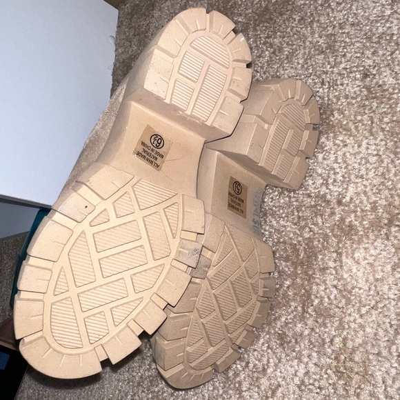 Cream boots - Picture 4 of 4